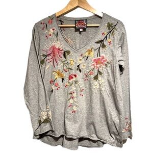 Johnny Was Gray Embroidered Mei Relaxed Everyday Tee medium